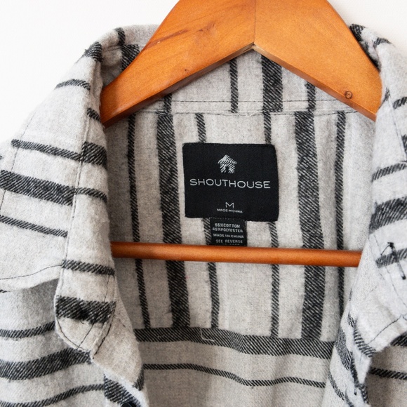 Men’s Medium Shouthouse long sleeve button up Grey Striped Flannel Super Soft - Picture 2 of 9